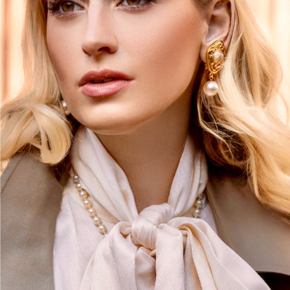 Chanel elegant Gold and Cream Drop Earrings